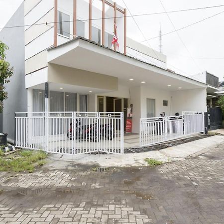 Reddoorz Syariah @ Griya Shanta Маланг Екстериор снимка